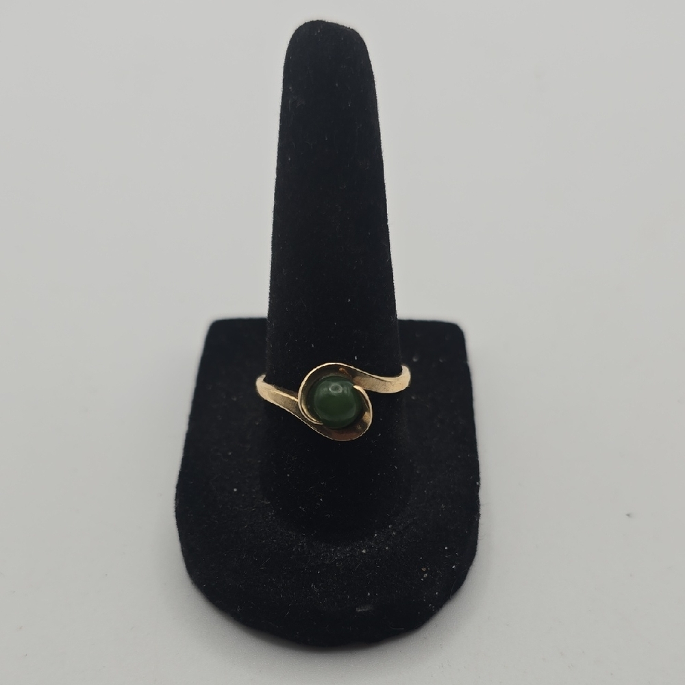 10k Gold and Green Jade Stone Ring